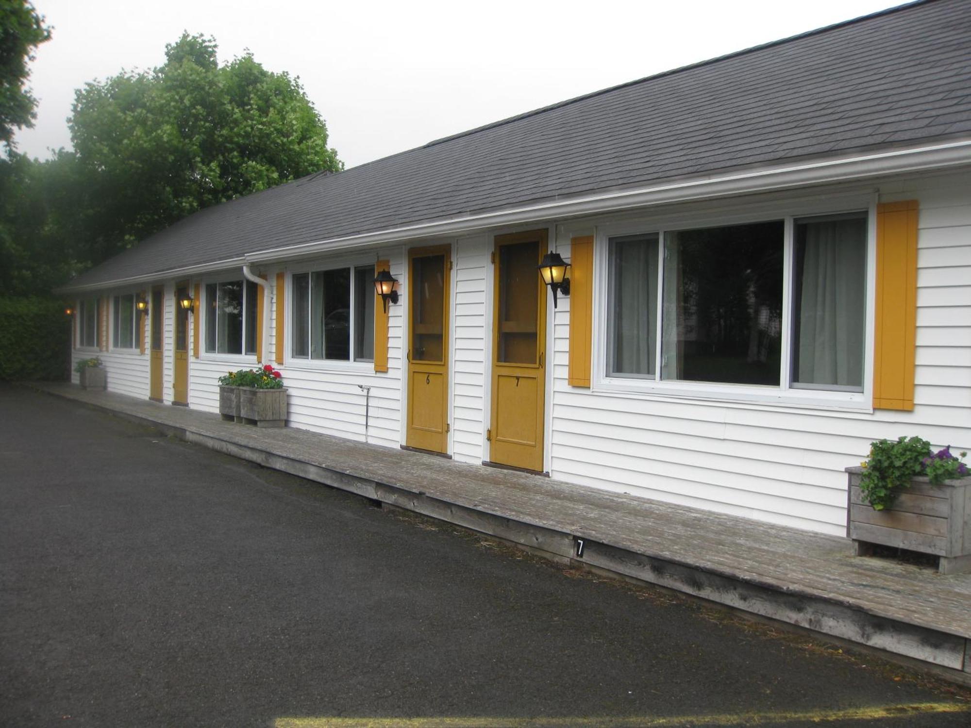 Picket Fence Motel St. Andrews By The Sea Exterior photo
