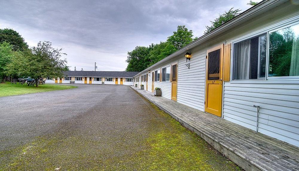 Picket Fence Motel St. Andrews By The Sea Exterior photo