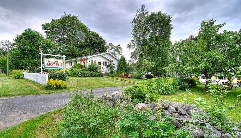 Picket Fence Motel St. Andrews By The Sea Exterior photo
