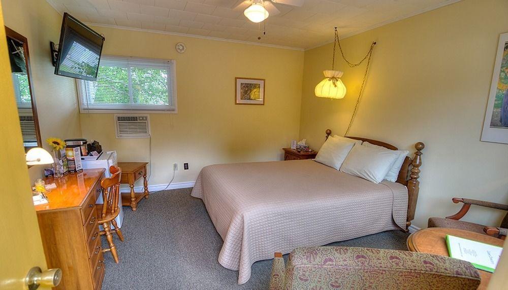 Picket Fence Motel St. Andrews By The Sea Exterior photo