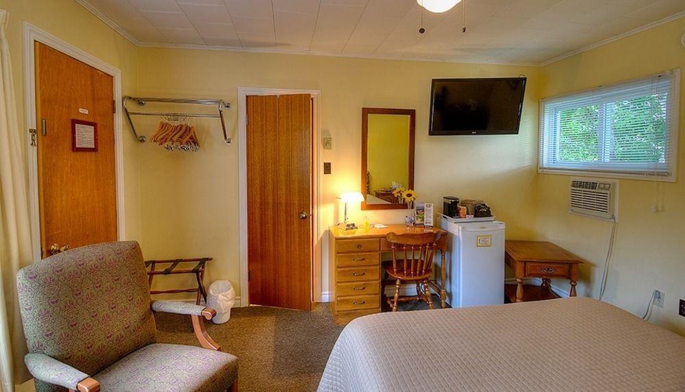 Picket Fence Motel St. Andrews By The Sea Exterior photo