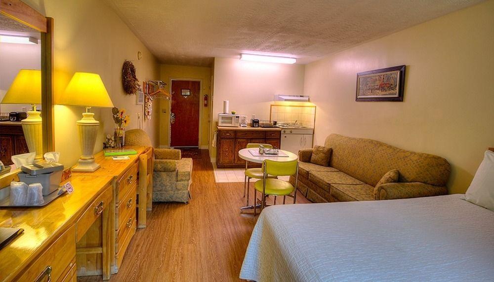 Picket Fence Motel St. Andrews By The Sea Exterior photo